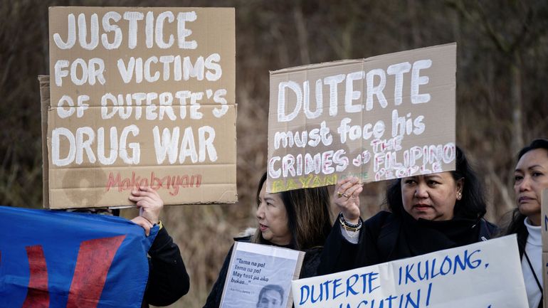 Le philippin Rodrigo Duterte, accusé de crimes contre l'humanité, dit assumer ses responsabilités, à son arrivée aux Pays-Bas