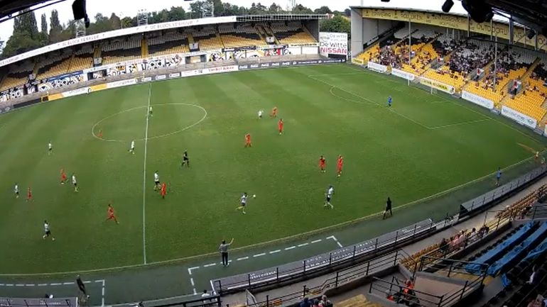 Contrôle, jonglage et volée de 50 mètres : Julien Vercauteren inscrit un but extraordinaire digne du Prix Puskas en Coupe de Belgique