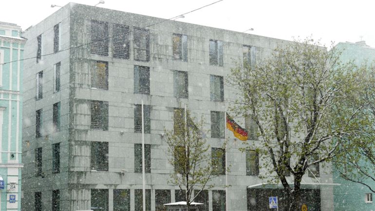 Guerre en Ukraine : deux mois après l'avoir fermée, l'Allemagne rouvre son ambassade à Kiev