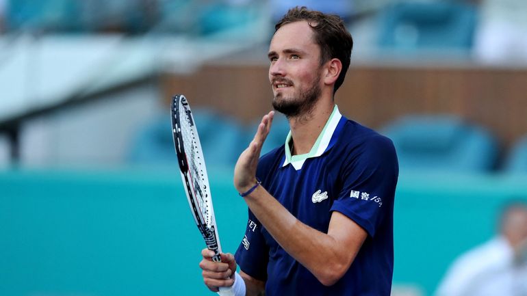 Daniil Medvedev atteint les quarts à Miami, il est à une victoire du trône mondial