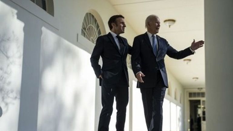Guerre en Ukraine : Emmanuel Macron évoque avec Joe Biden les 