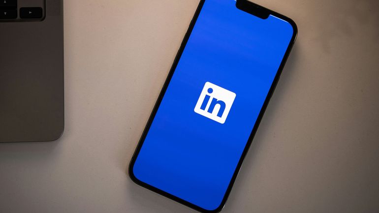 LinkedIn va utiliser les données de ses utilisateurs pour former son IA : voici comment désactiver l’option
