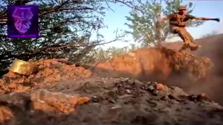 Guerre en Ukraine : la vidéo du soldat qui écoute la musique d'Apocalypse Now dans les tranchées entre deux tirs de roquettes