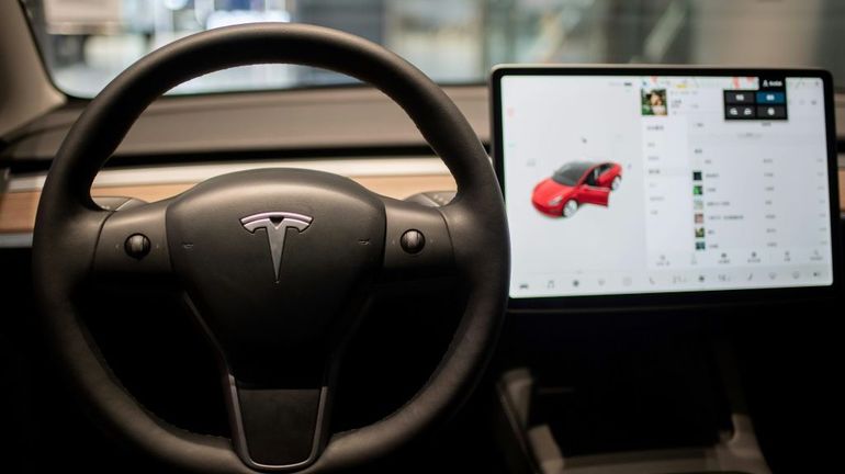 Tesla va désactiver la possibilité de jouer aux jeux vidéo quand la voiture roule