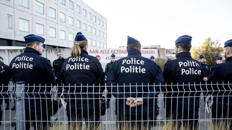 Policier tué à Schaerbeek : des syndicats demandent la démission du ministre de la Justice qui se défend