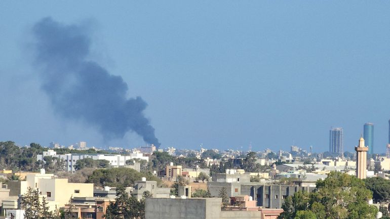Libye : deux morts dans des combats à Tripoli, l'aéroport suspend ses vols