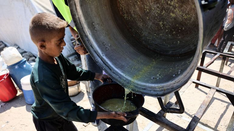 Famine à Gaza : près de 6000 camions de vivres prêts à entrer dans l'enclave, selon l'ONU