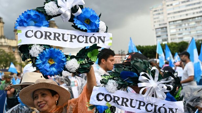 Guatemala : la justice suspend la disqualification du parti du président élu Arevalo