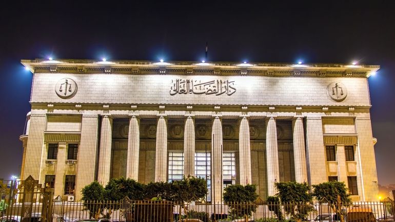 Egypte : huit dirigeants des Frères musulmans, dont leur Guide, condamnés à mort