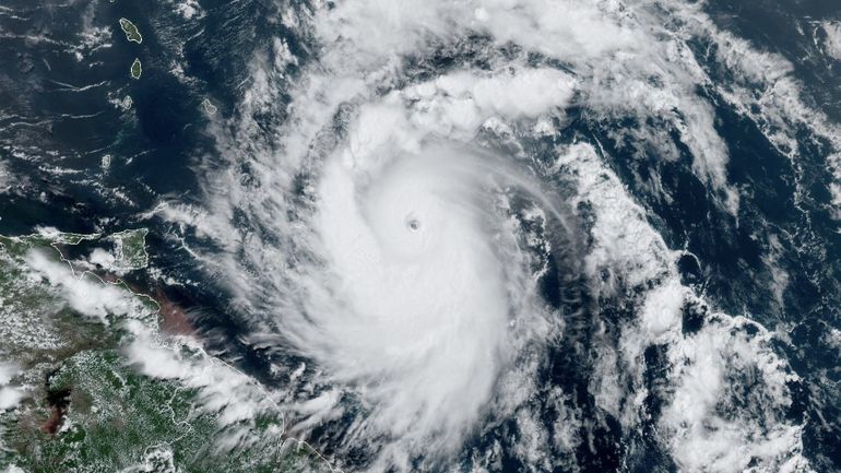 L'ouragan Béryl menace les Caraïbes : un phénomène particulièrement intense et précoce pour la saison