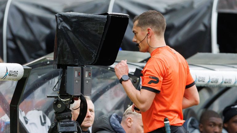 Complètement Foot : "Mauvaises lignes", "mauvaise image", Alexandre Boucaut embêté par la phase litigieuse du derby brugeois