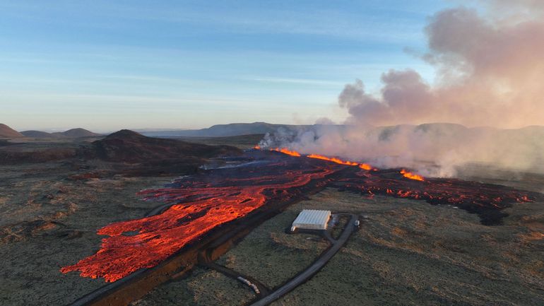 Islande : nouvelle éruption volcanique au sud-ouest de Reykjavik