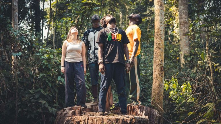 "Combat de lianes" : un voyage organique par Zora Snake au Théâtre National