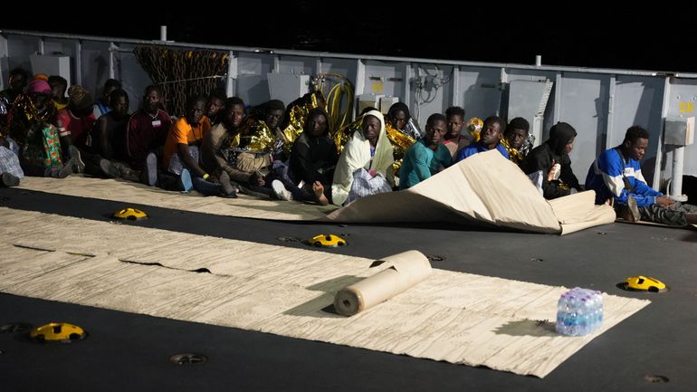 Plus de 1700 migrants débarquent à Lampedusa : un bébé de 15 mois disparu en mer