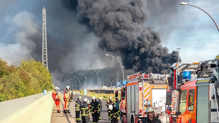 Allemagne : un important incendie dans le port d'Hambourg fait une dizaine de blessés