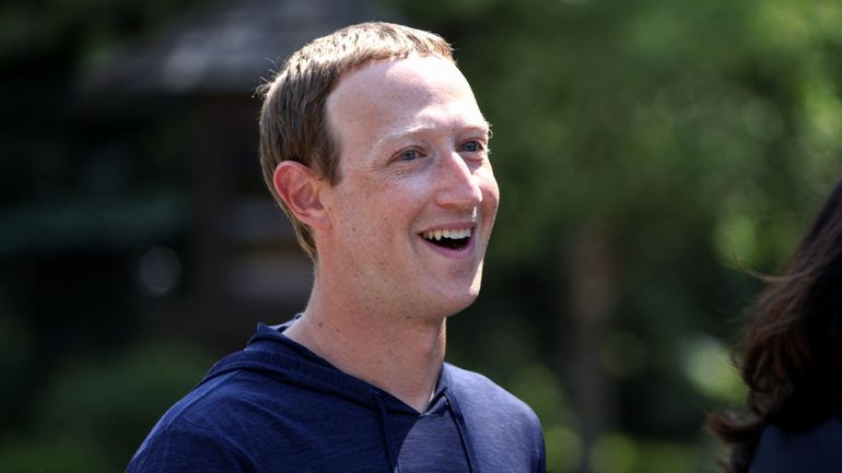 Accusations d'une lanceuse d'alerte, panne géante de Facebook... la fortune de Mark Zuckerberg écornée