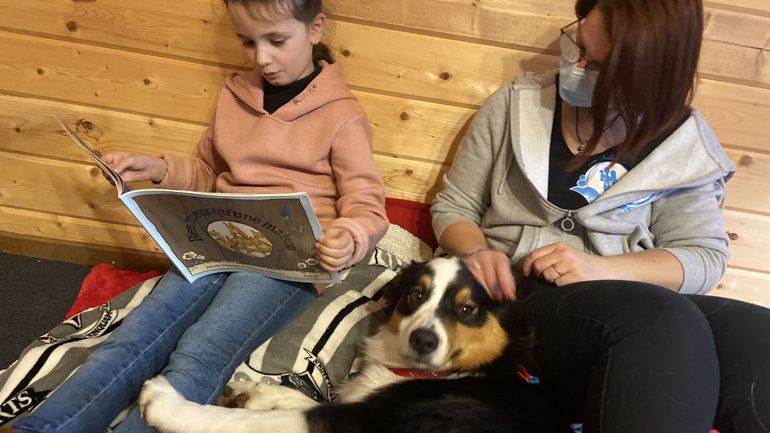 Apprendre à lire avec un chien: une idée pas si bête