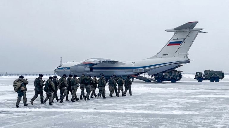 Crise au Kazakhstan : les troupes russes ont débarqué, le président assure un retour à l'ordre