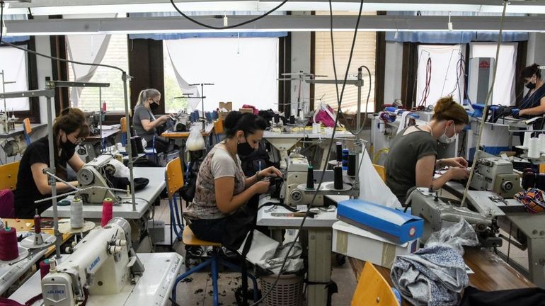 Macédoine du Nord: les ouvrières textiles veulent en découdre pour les 