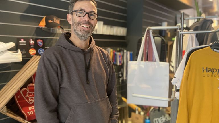 Cadeaux d’entreprise : des petits indépendants résistent face aux sites internet à prix cassé