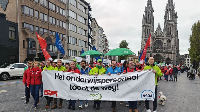Enseignement flamand : un millier d'enseignants manifestent à Ostende