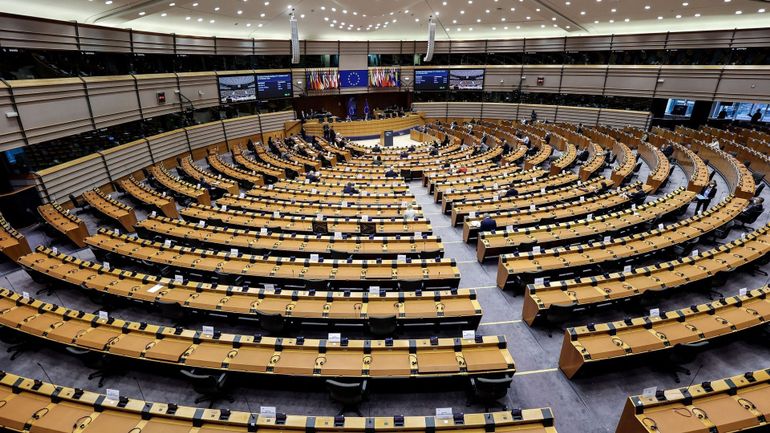 le-b-timent-du-parlement-europ-en-surnomm-le-caprice-des-dieux