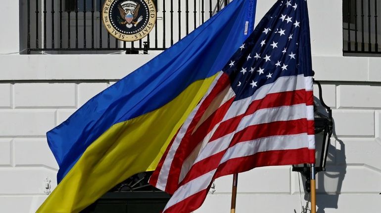 Haute sécurité et drapeaux ukrainiens pour une journée particulière à Washington