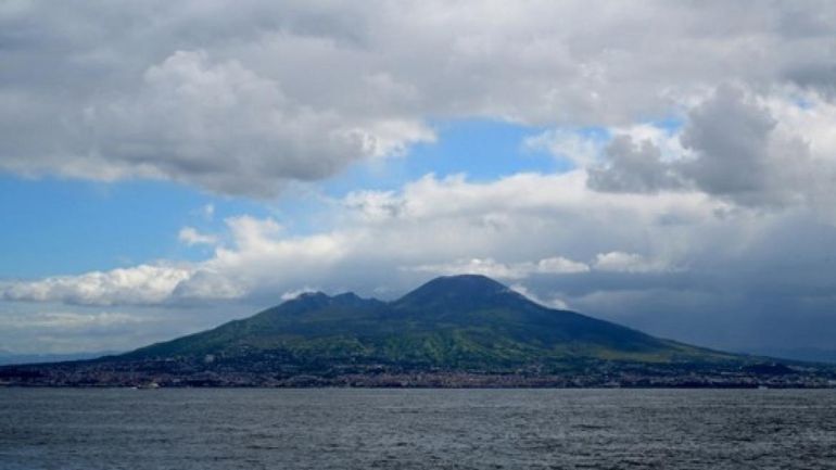 Italie : les touristes interdits sur les flancs du Vésuve en feu