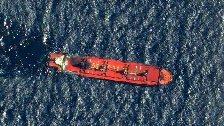 Mer Rouge : un navire britannique coulé par les Houthis présente un risque pour l'environnement et le trafic maritime