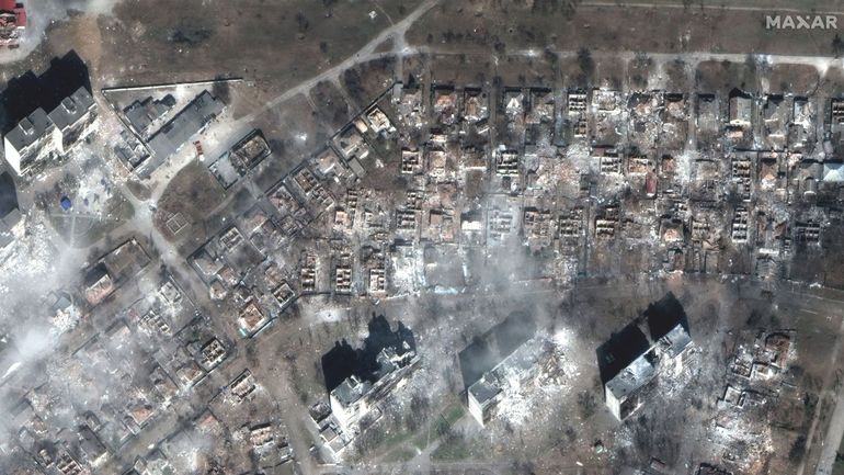 Guerre en Ukraine : un bâtiment de la Croix-Rouge bombardé par les Russes à Marioupol