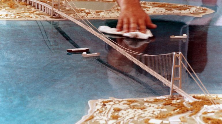 Un jour, une carte : le vieux rêve d'un pont entre la Sicile et le reste de l'Italie relancé pour raisons... militaires