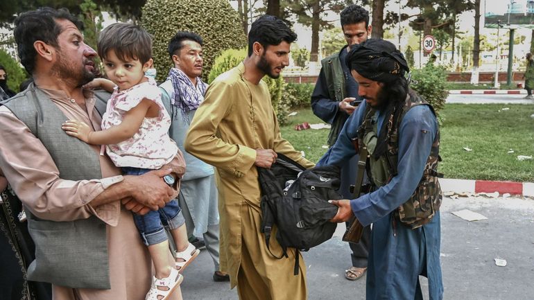 Les talibans ne tiennent pas leur promesse sur l'accès des Afghans à l'aéroport de Kaboul