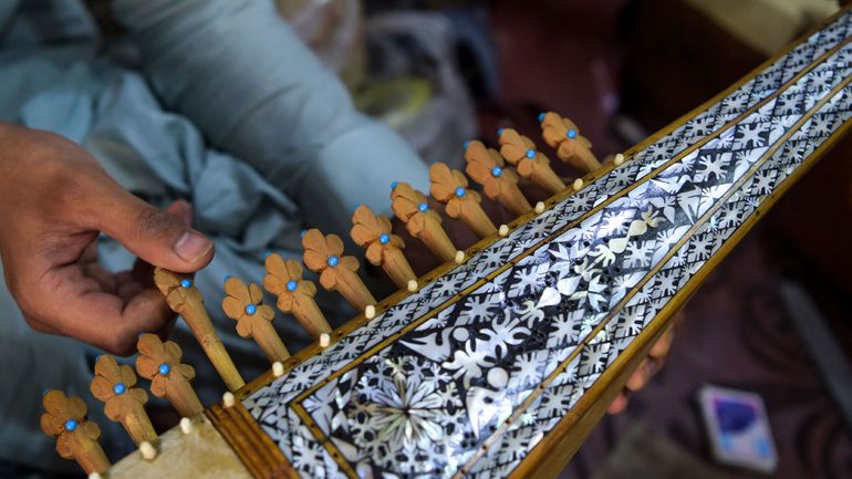 Afghanistan : dans une vidéo, des soldats talibans brûlent des instruments de musique et insultent des artistes