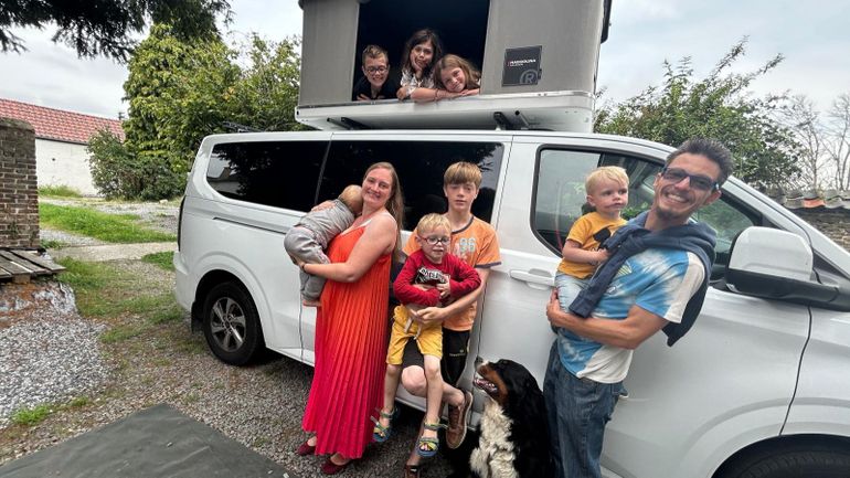 Une année scolaire à neuf dans une caravane, sur les routes de l'Europe : le défi d'une famille de Hennuyers