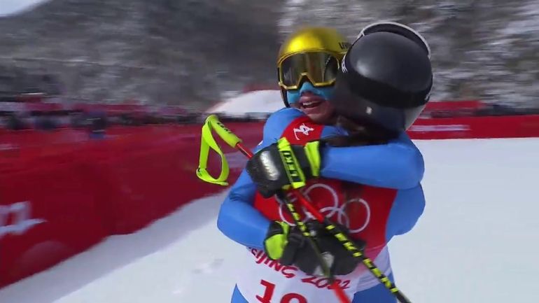 JO Pékin 2022 : Le magnifique moment de communion entre les sœurs Delago après la descente