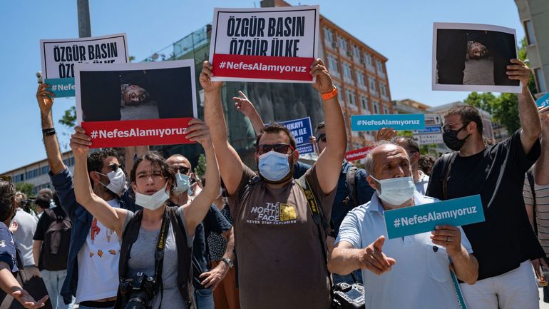 Turquie : trois journalistes libérés de prison après y être brièvement retournés