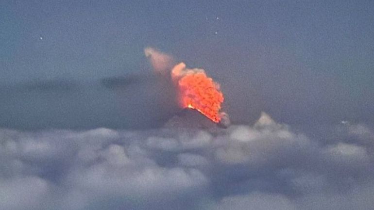 Russie : un volcan très actif entre en éruption en Extrême-Orient, après le puissant séisme au Kamchatka
