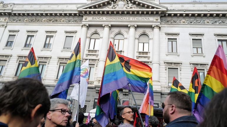 Italie : les eurodéputés condamnent la décision de ne plus enregistrer à l'état-civil des enfants de couples homosexuels à Rome
