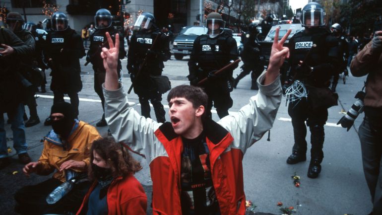 Naissance de l'altermondialisme à Seattle : quand un sommet de l'OMC dégénérait en bataille de rue en 1999