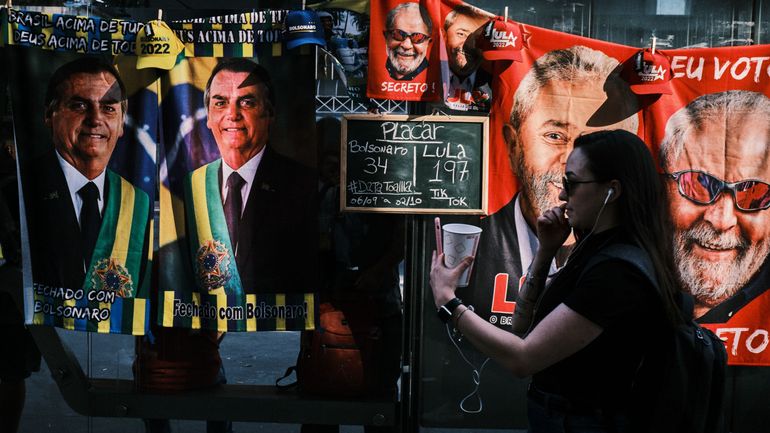 Les bureaux de vote sont fermés, les Brésiliens retiennent leur souffle