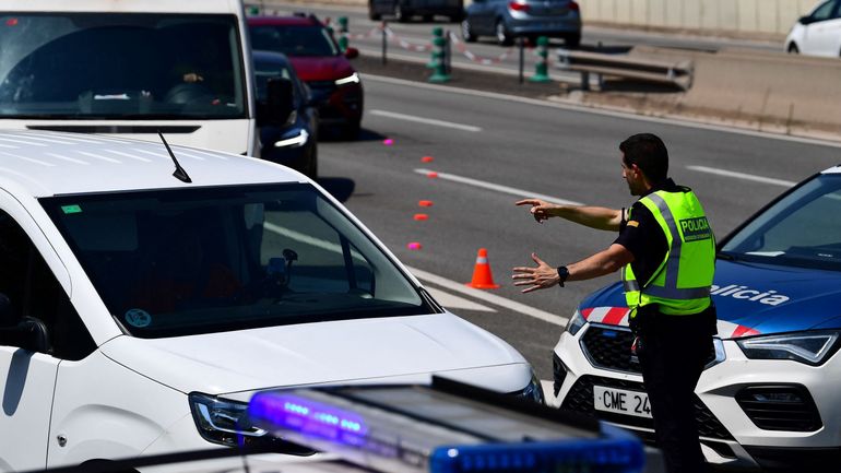 Espagne : deux policiers catalans, soupçonnés d'avoir aidé Carles Puigdemont à fuir, ont été interpellés