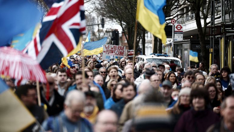 Des centaines de manifestants à Londres en soutien à l'Ukraine, trois ans après le début de la guerre
