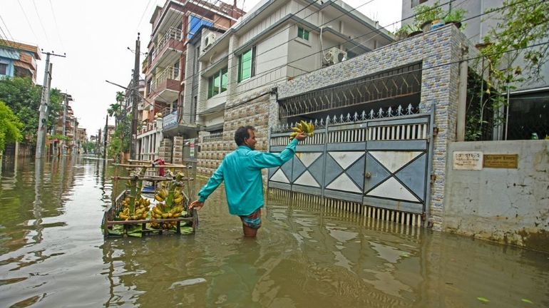Bangladesh : des inondations records depuis 20 ans font dix morts et deux millions de personnes isolées