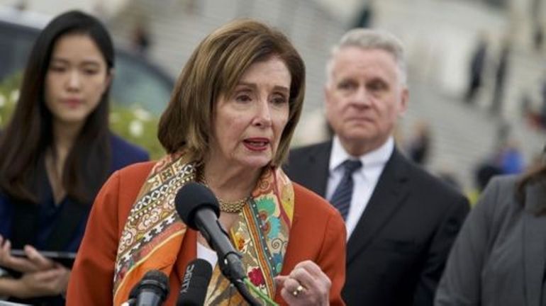 La démocrate américaine Nancy Pelosi se blesse alors qu'elle était au Luxembourg pour commémorer la bataille des Ardennes