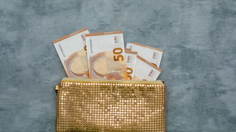 Une passagère avait oublié son sac dans le bus avec 40.000 euros: elle va le récupérer grâce au chauffeur