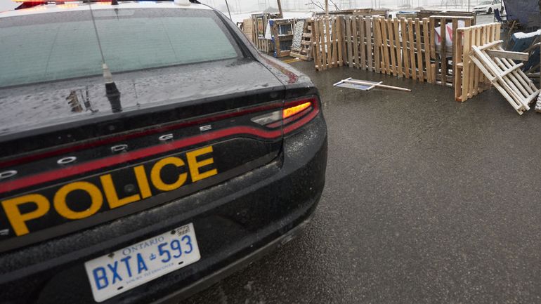 La police canadienne abat un homme armé près d'une école