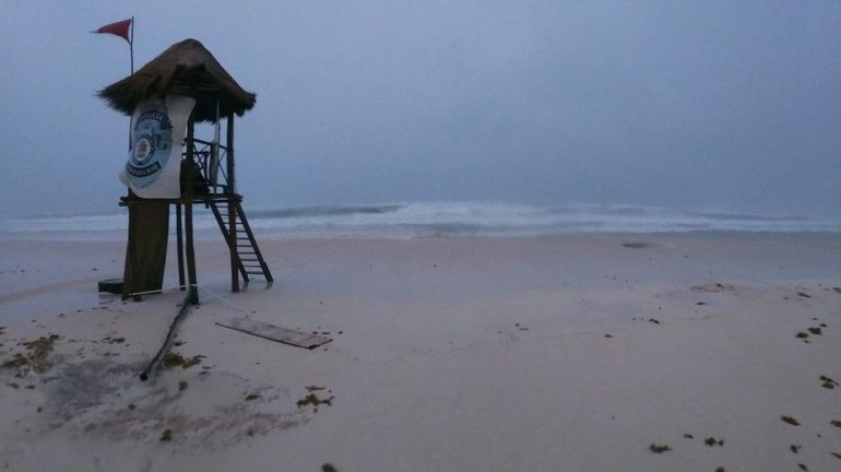 Mexique : l'ouragan Grace atteint la côte est du pays, les avions cloués au sol