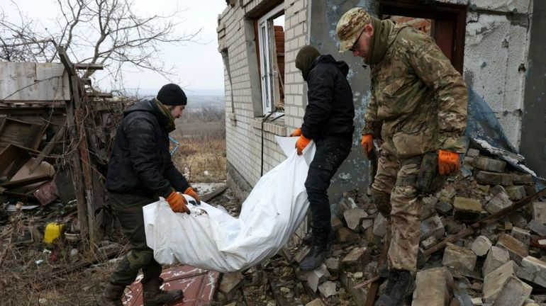 Guerre en Ukraine : dans l'Ouest du pays, la délicate collecte des corps de soldats tombés aux combats