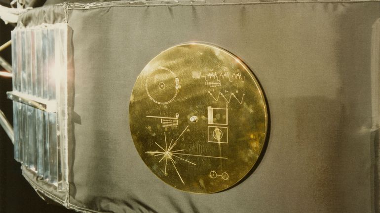 Disques d’or voyageant dans l’espace, des messages à destination des extraterrestres…