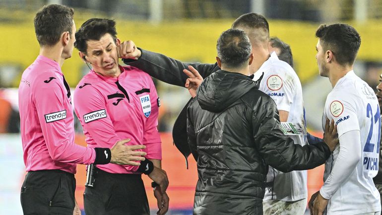 Un arbitre agressé par le président d'Ankaragücü après un match, le championnat turc suspendu